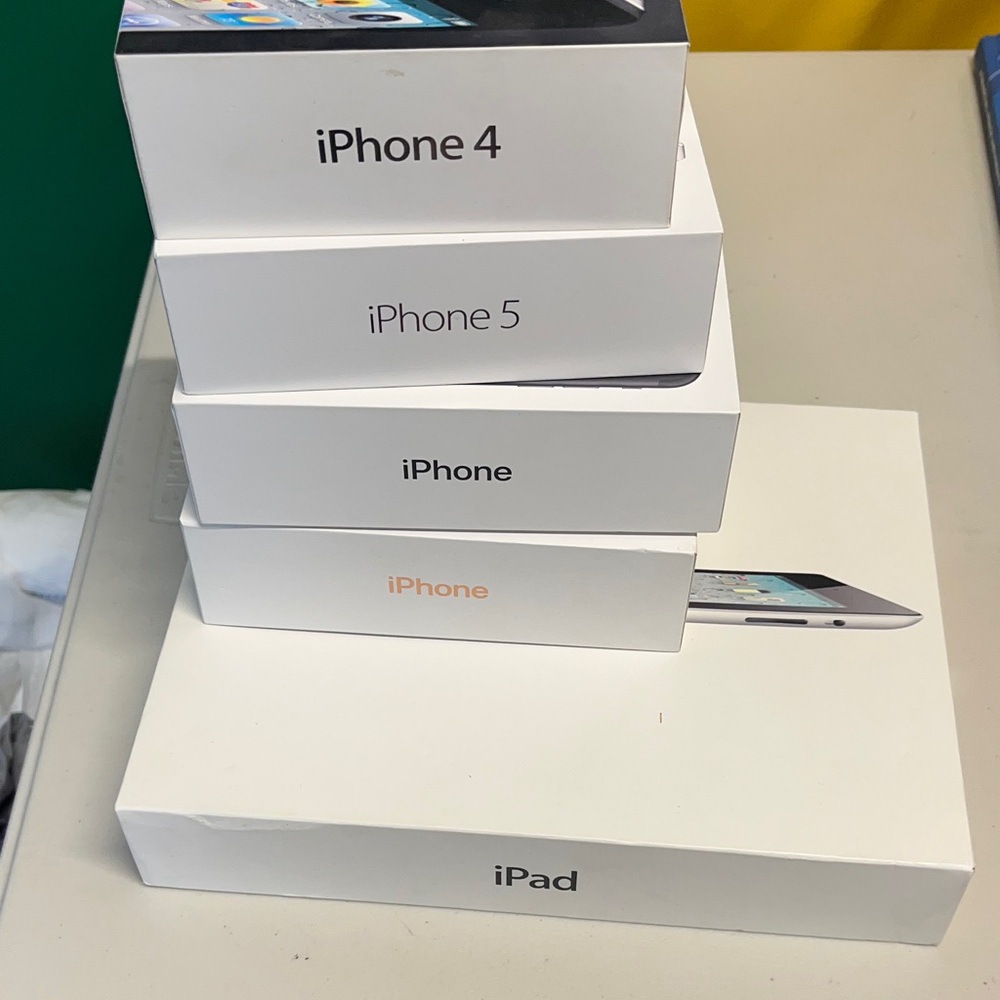 Apple Device Packaging box Collection - iPad box and 4 iPhone boxes various